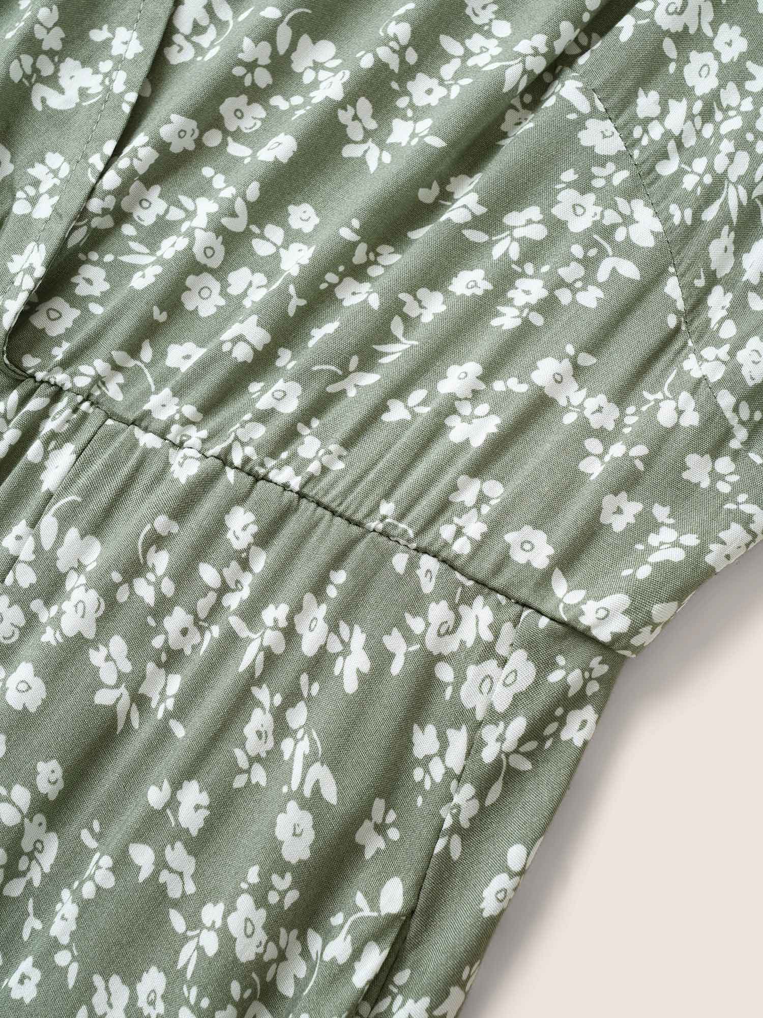 Plus Size Ditsy Floral Flutter-Sleeve Maxi Dress