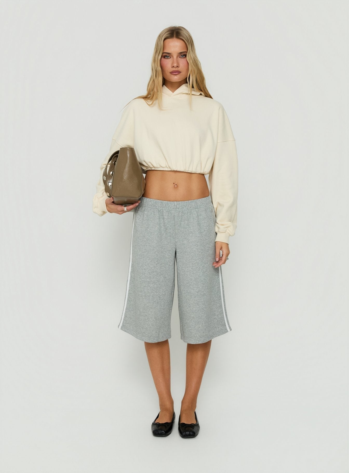 Bubble-Hem Cropped Hoodie – Beige