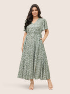 Plus Size Ditsy Floral Flutter-Sleeve Maxi Dress