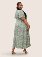 Plus Size Ditsy Floral Flutter-Sleeve Maxi Dress