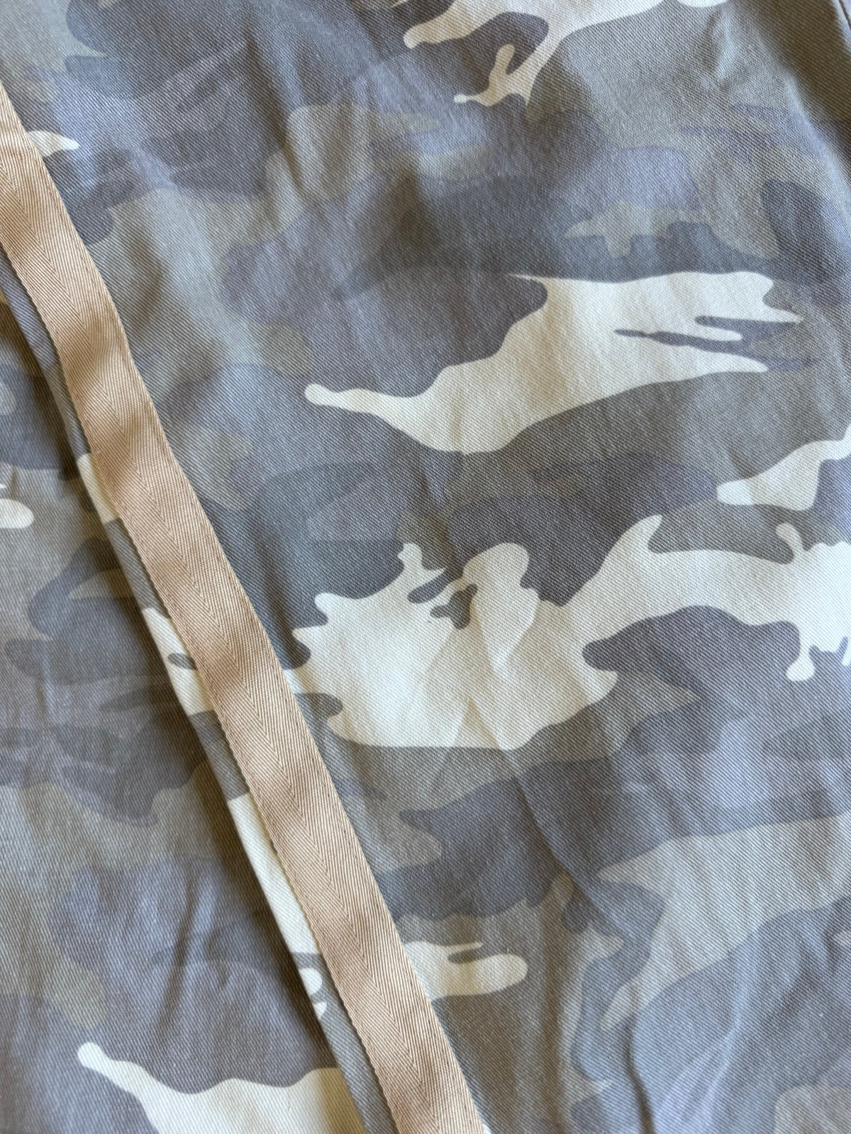 Women's light camouflage wide leg jeans with beige racer stripes
