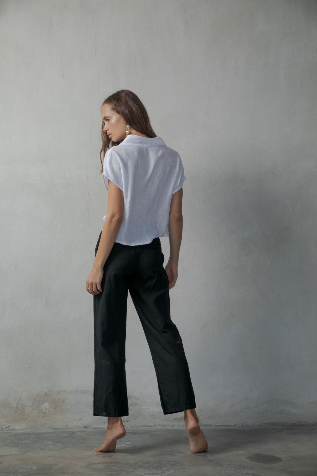 Collo Alto Linen Top – White by Aurelia Sun