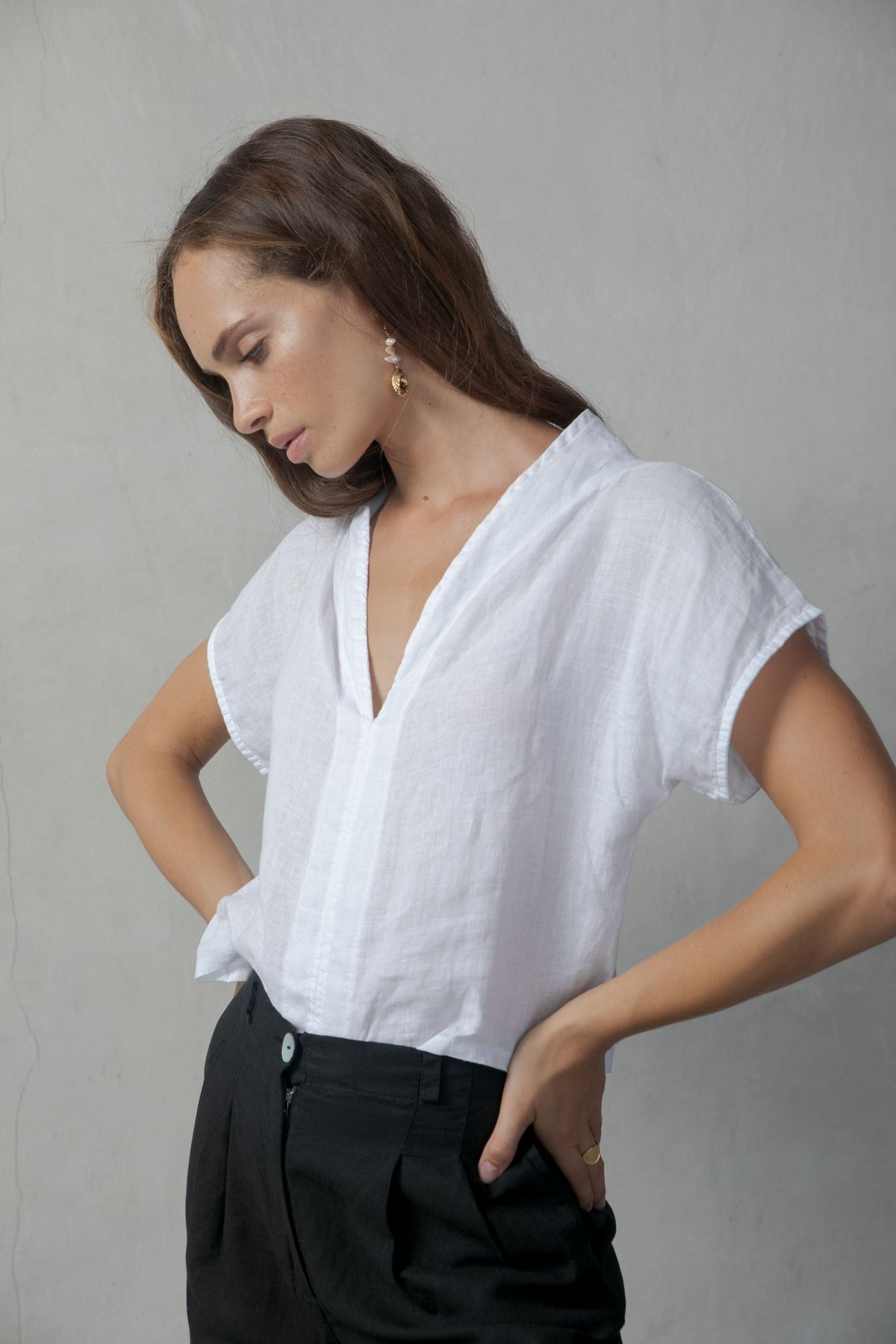 Collo Alto Linen Top – White by Aurelia Sun