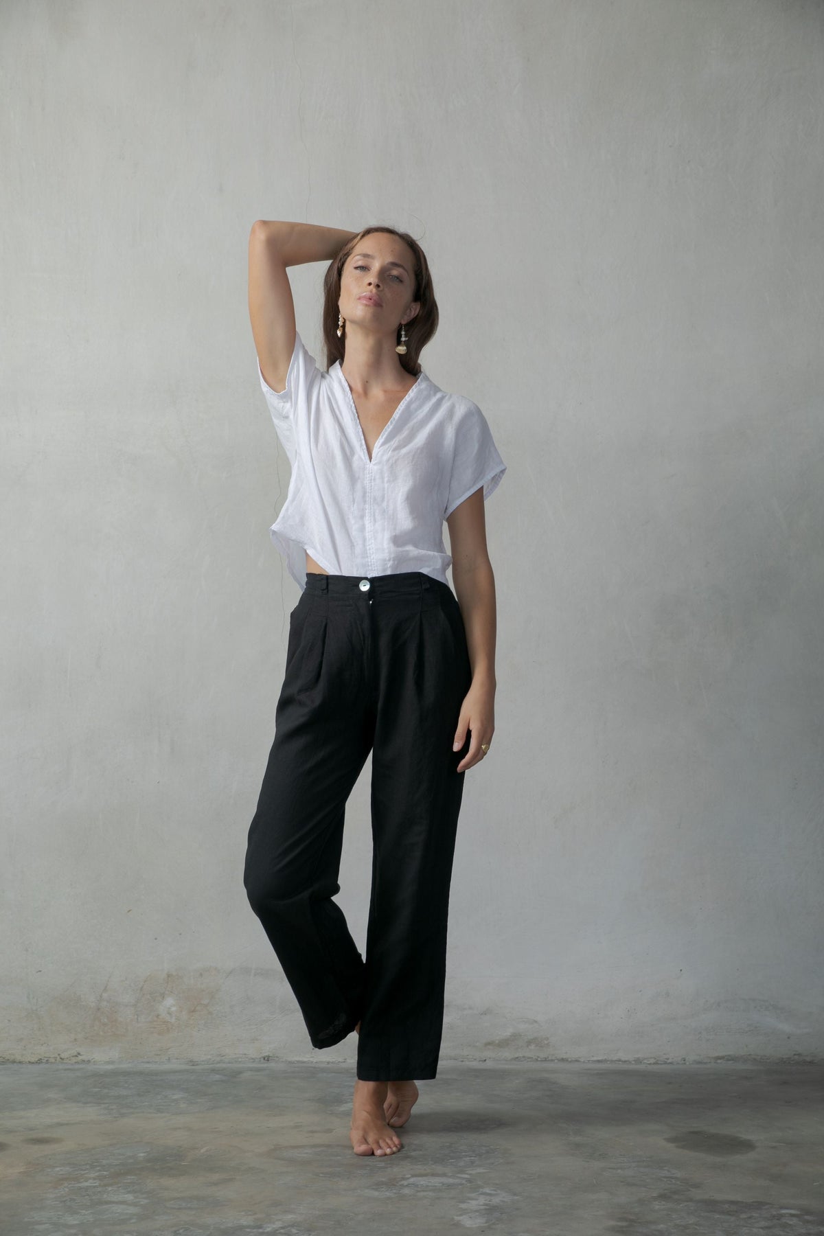 Collo Alto Linen Top – White by Aurelia Sun