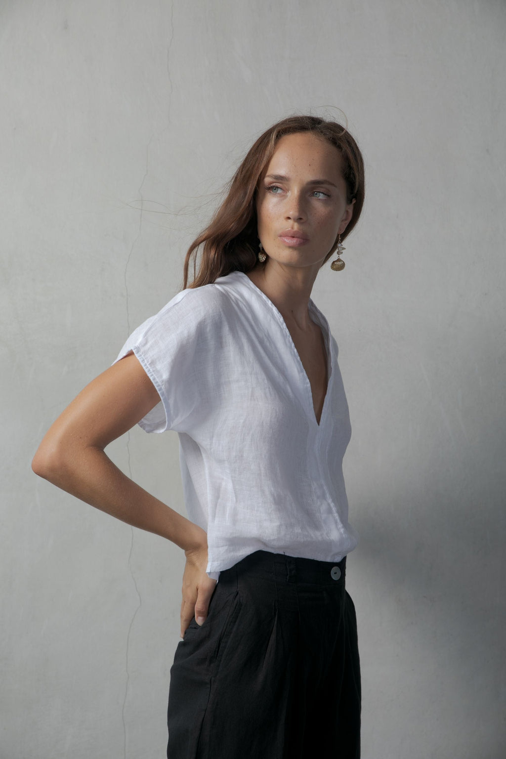 Collo Alto Linen Top – White by Aurelia Sun