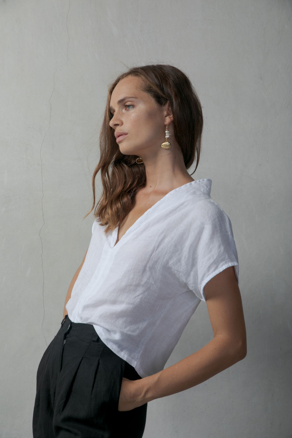 Collo Alto Linen Top – White by Aurelia Sun