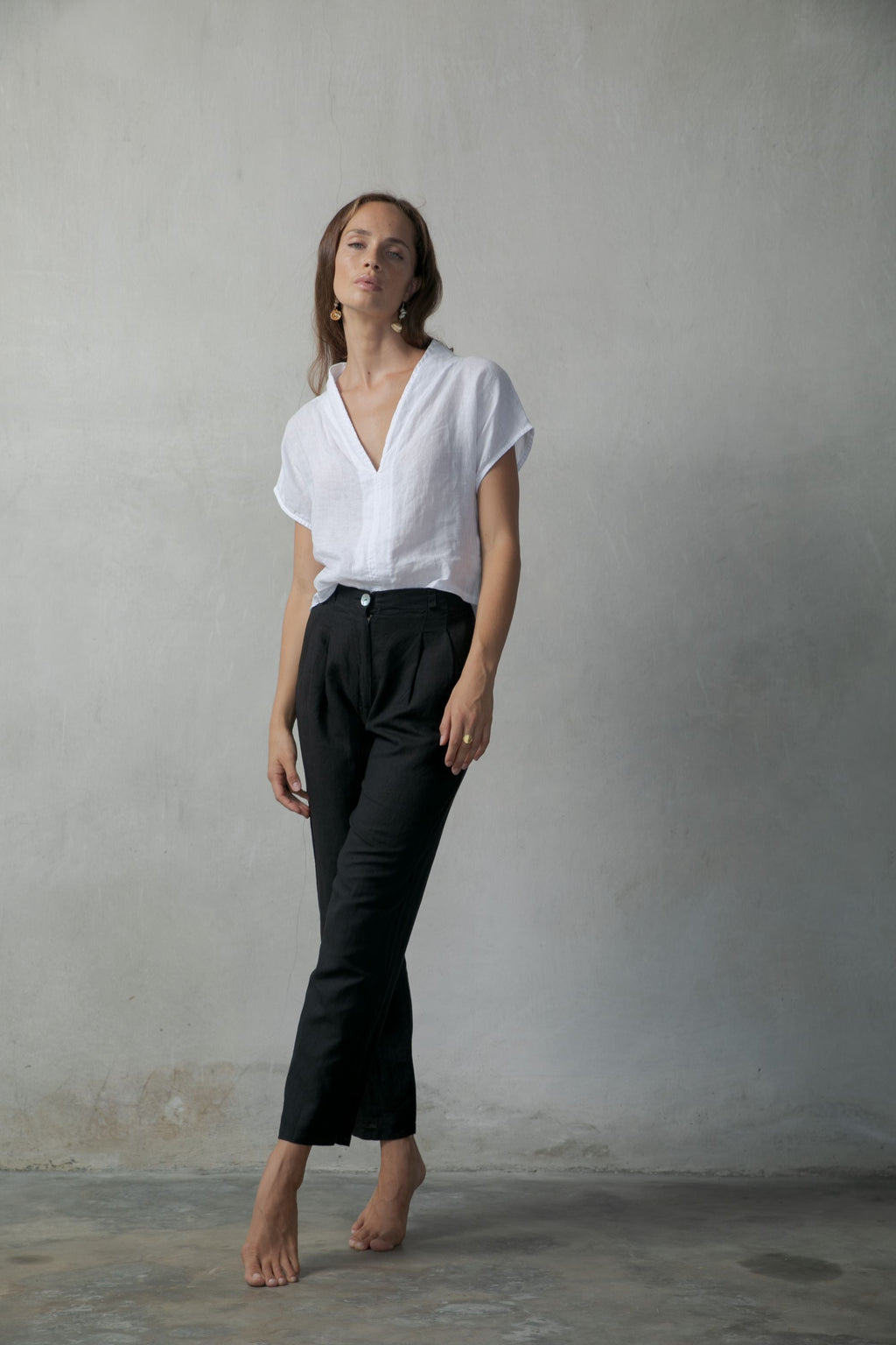 Collo Alto Linen Top – White by Aurelia Sun