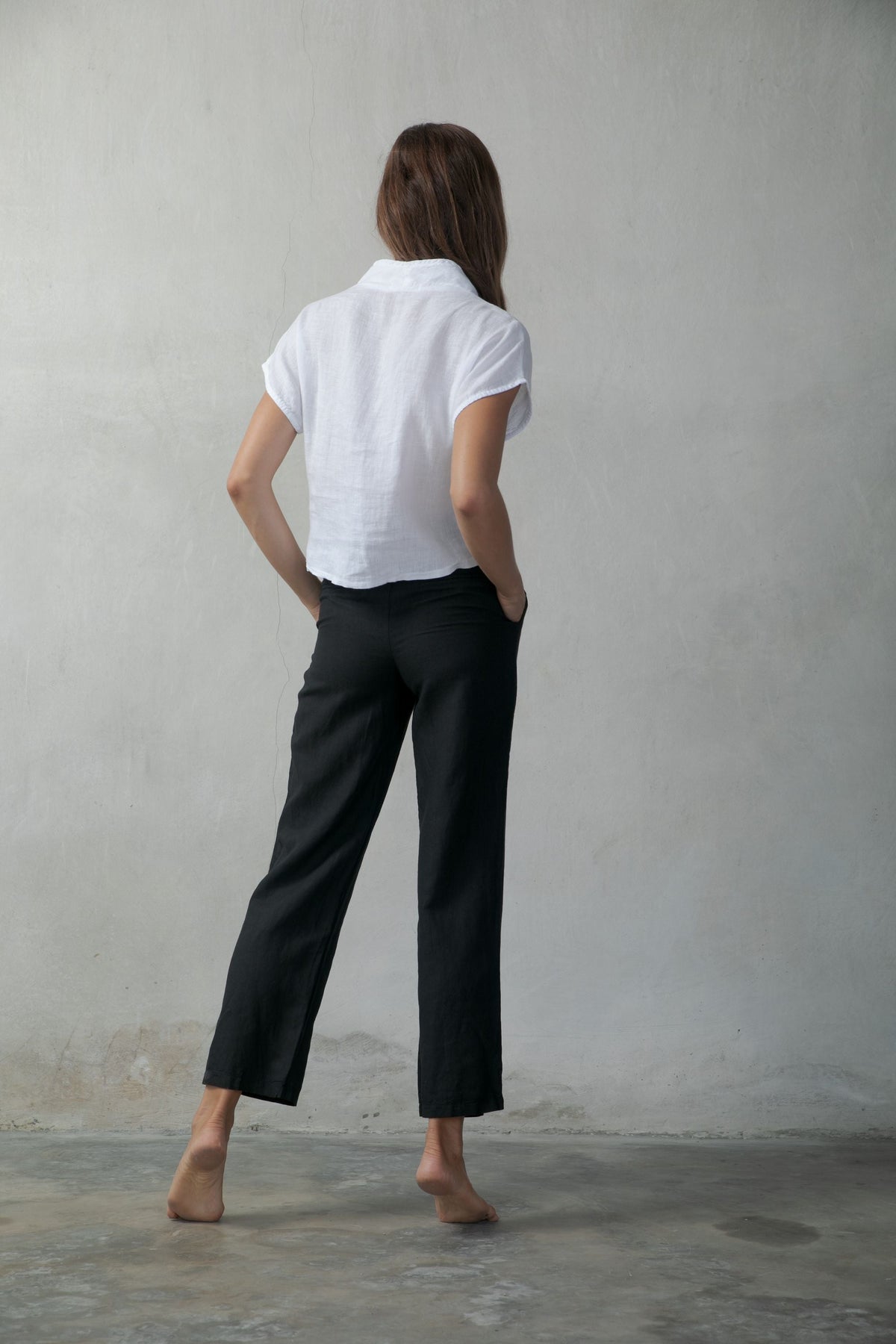 Collo Alto Linen Top – White by Aurelia Sun