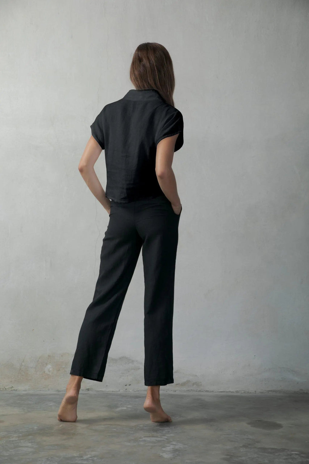 Collo Alto Linen Top – Black by Aurelia Sun