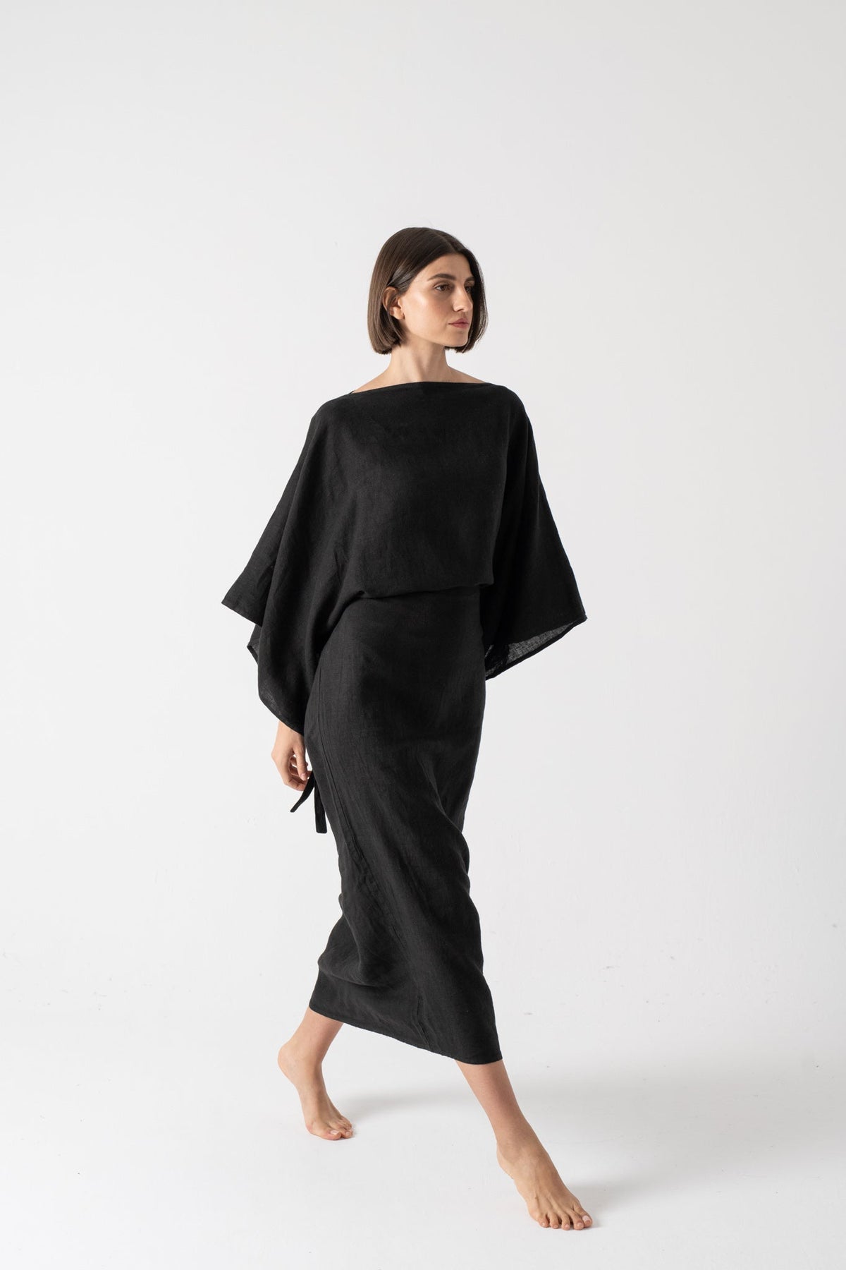 Kimonos Linen Wrap Dress – Black by Aurelia Sun