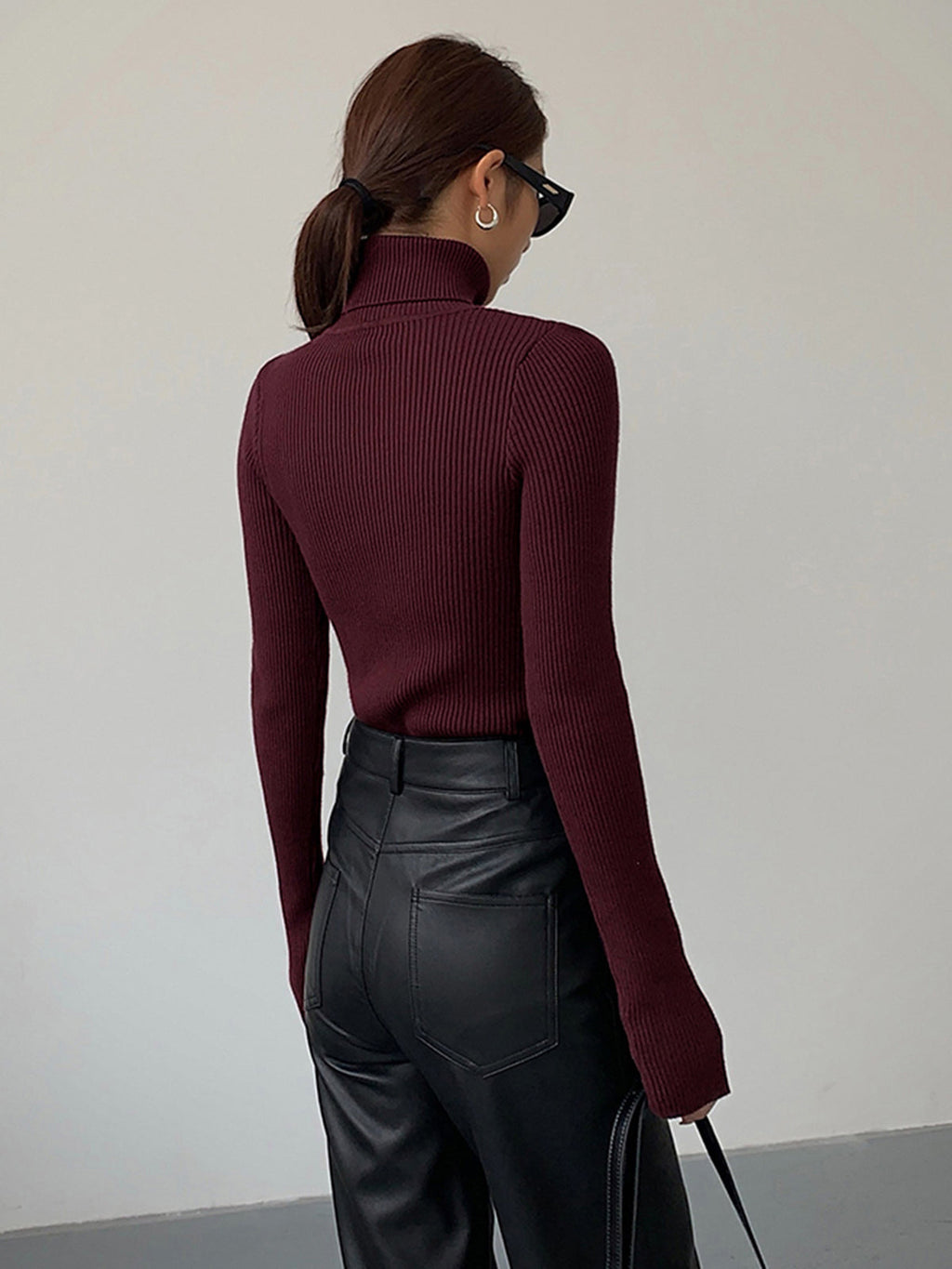 Women's Ribbed Turtleneck Sweater – Burgundy