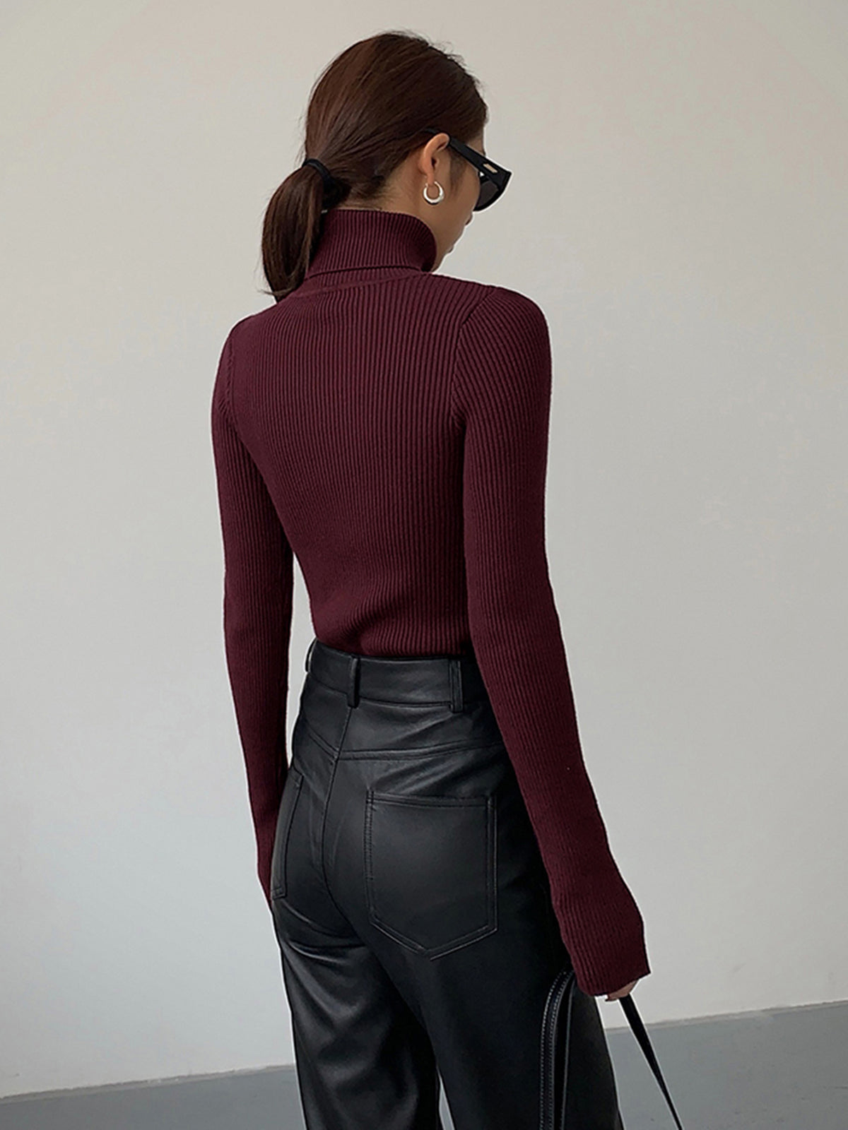 Women's Ribbed Turtleneck Sweater – Burgundy
