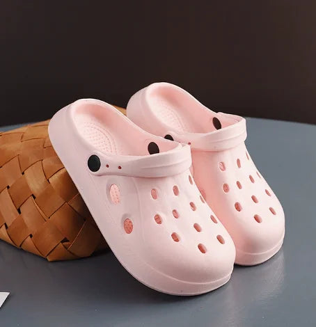 Wide-Toe Garden Clogs