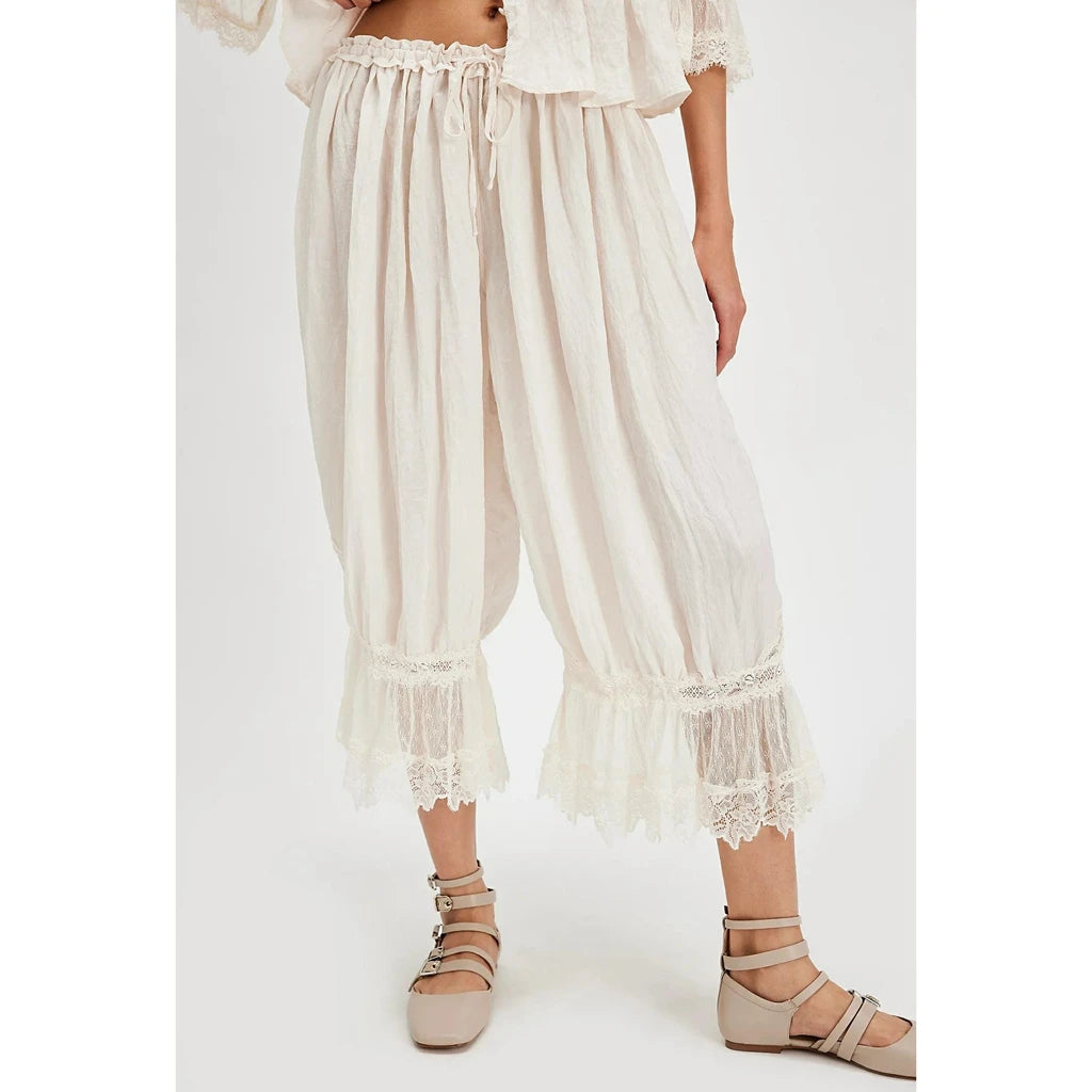Lace-Patchwork Cropped Bloomers