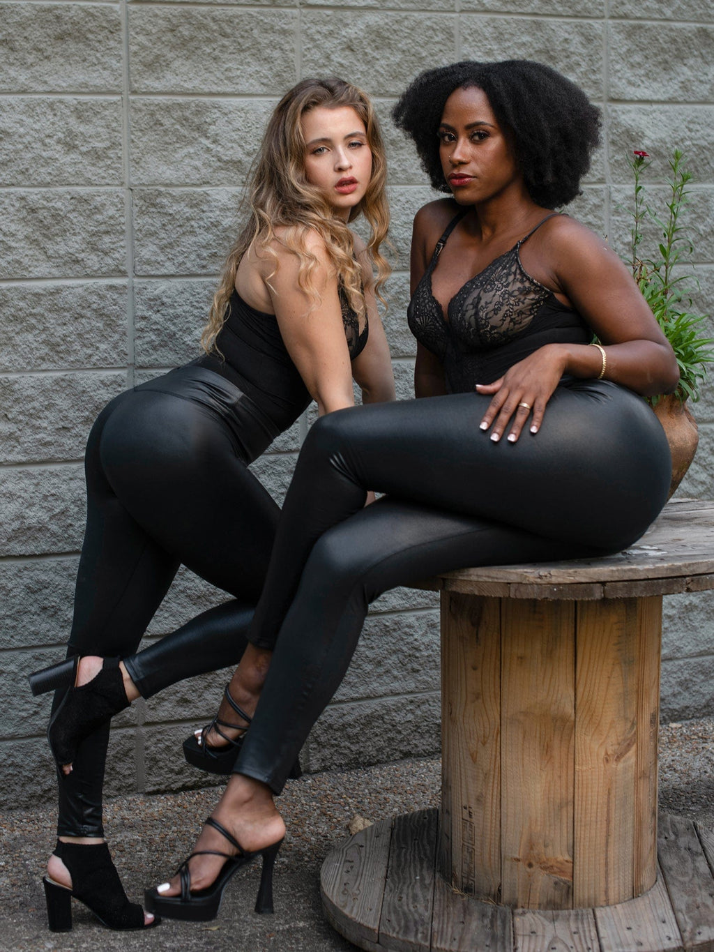 Amélie Deep-V Lace Thong Bodysuit – Chocolate